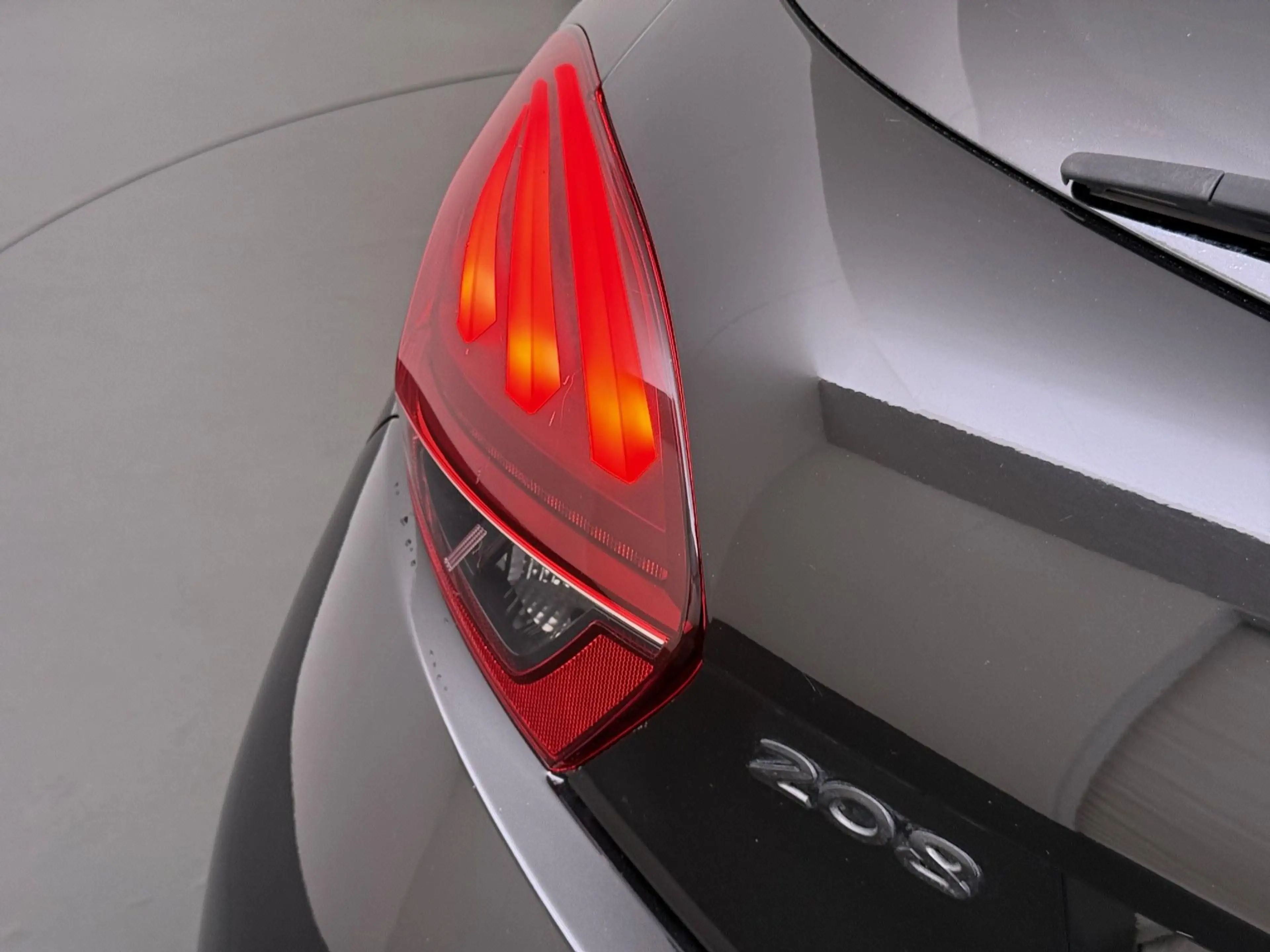 Peugeot 208 1.2 PureTech Allure — photo 6