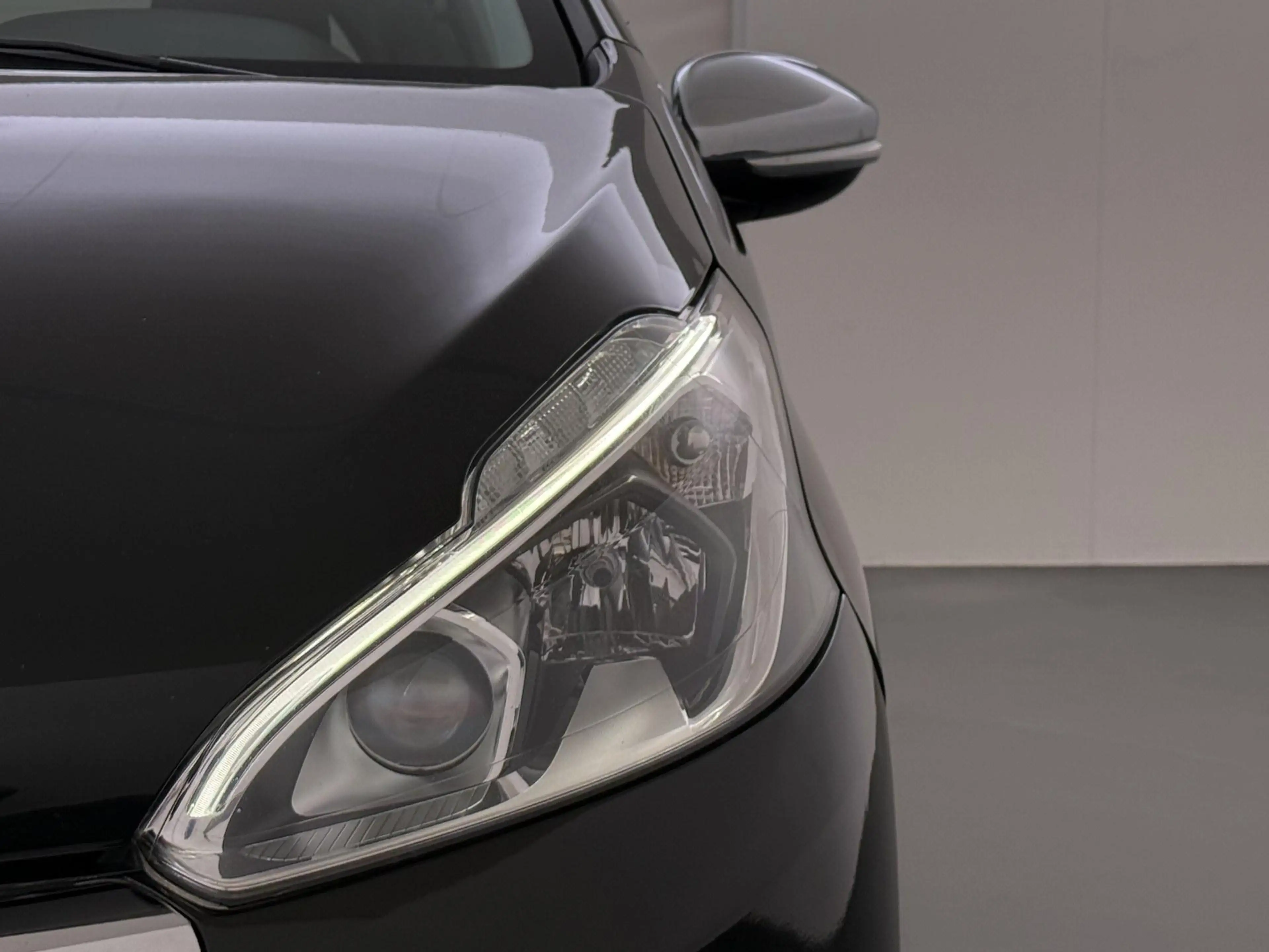 Peugeot 208 1.2 PureTech Allure — photo 21