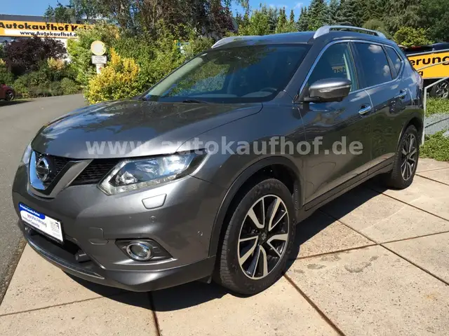 Nissan X-Trail view 3