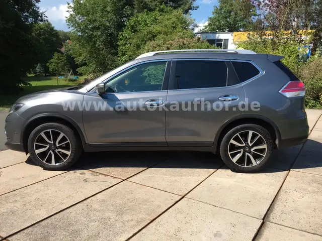 Nissan X-Trail view 4