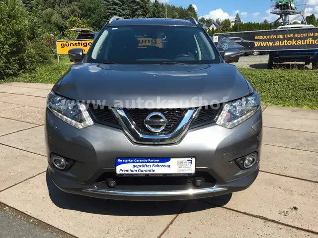 Nissan X-Trail view 2
