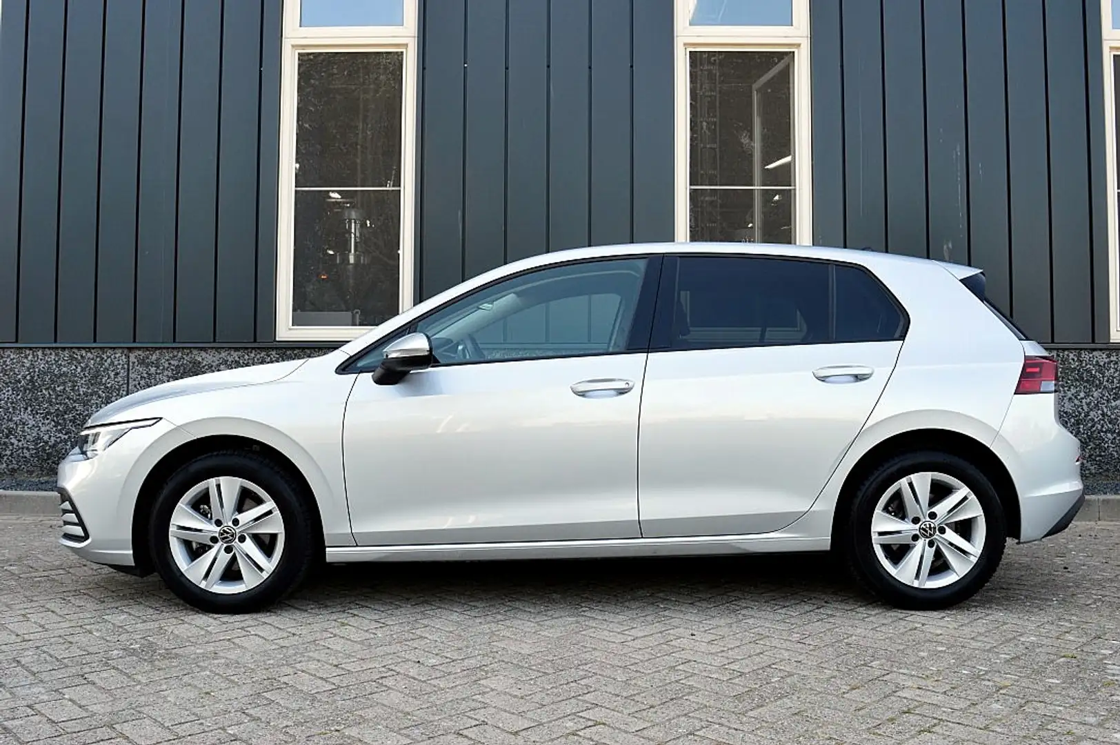 Volkswagen Golf 1.5 TSI Style Rijklaarprijs-Garantie Navigatie Air Grijs - 2