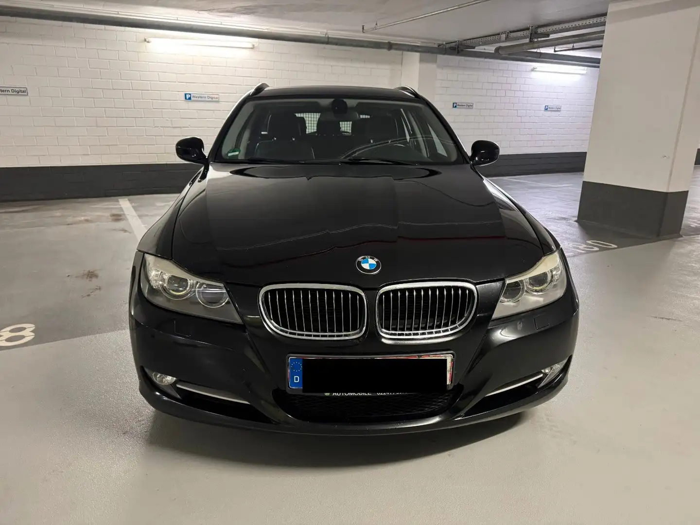 BMW 320 3 Touring 320d Schwarz - 2