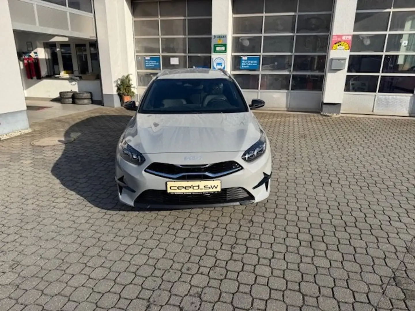 Kia Ceed / cee'd Ceed SW 1,5 T- GDI Edice 30 EU-Fahrzeug Gris - 1