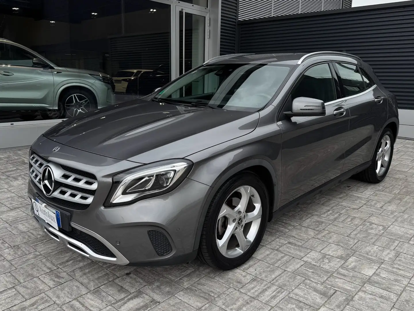 Mercedes-Benz GLA 180 GLA 180 Sport auto Gris - 1