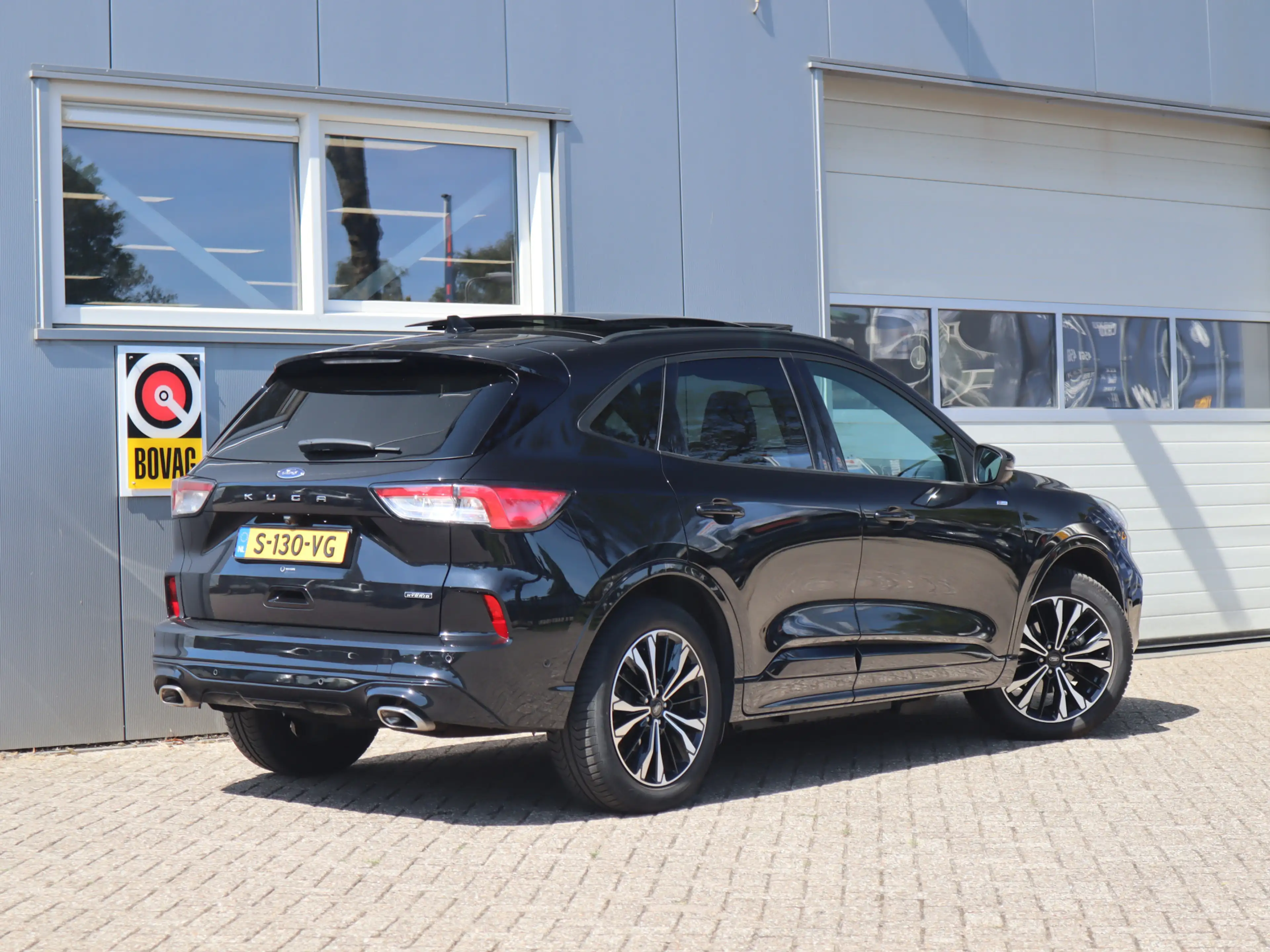 Ford Kuga 2.5 PHEV ST-Line X / Pano / Winter pack / HUD — photo 2