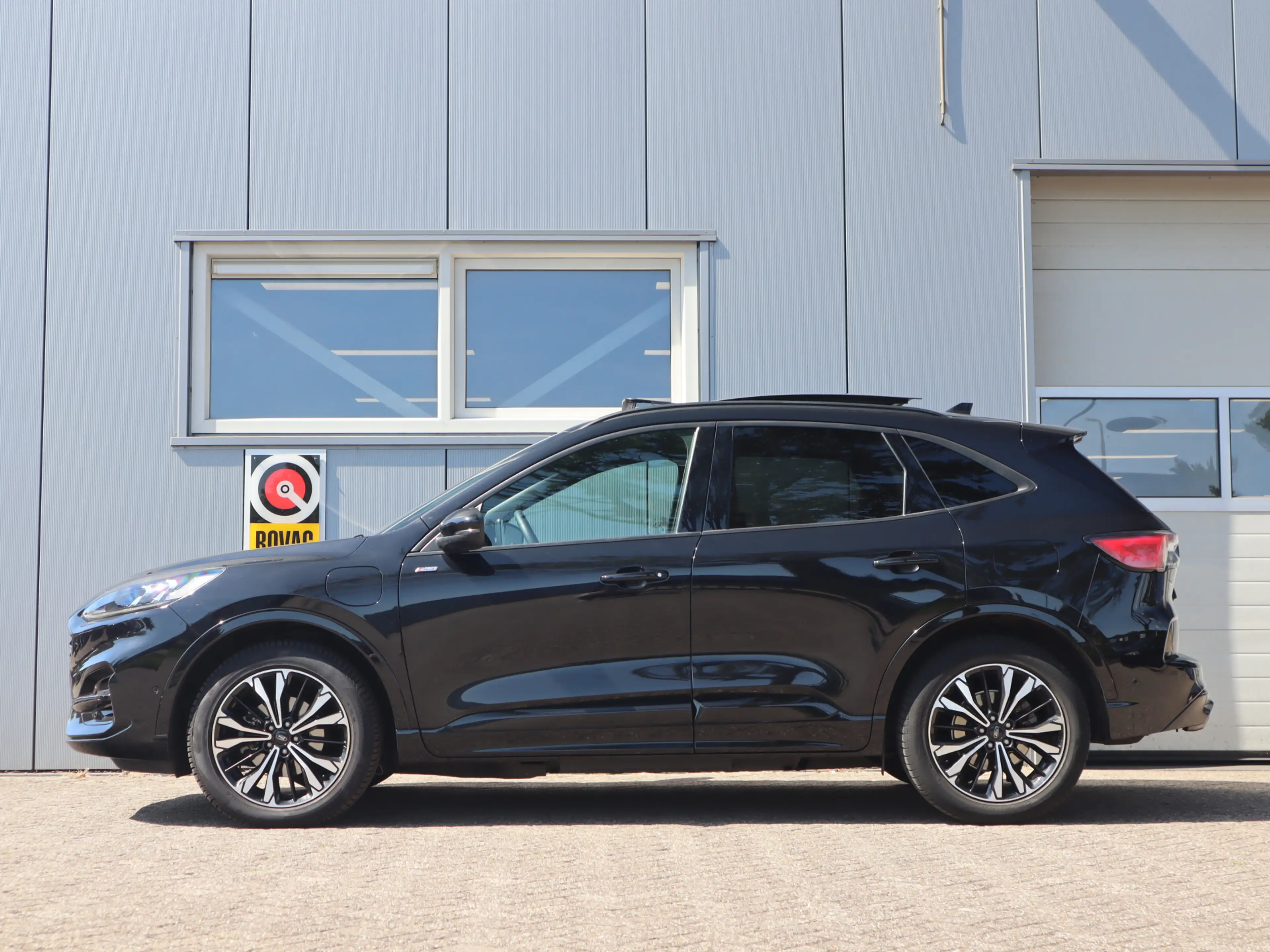 Ford Kuga 2.5 PHEV ST-Line X / Pano / Winter pack / HUD — photo 3