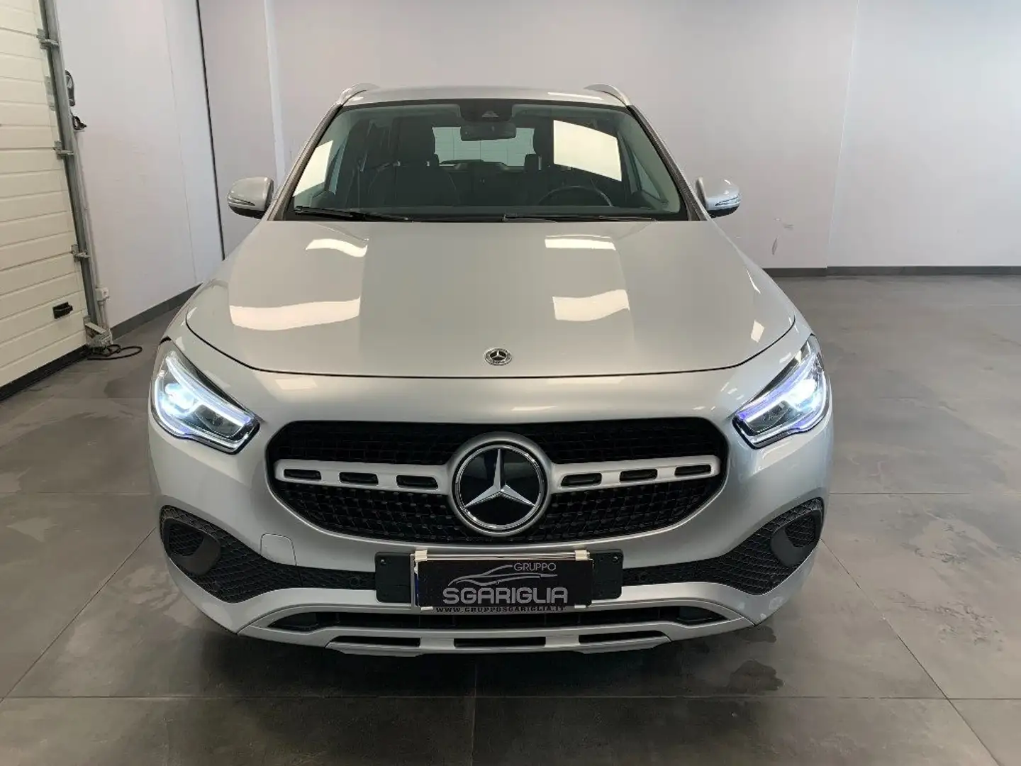 Mercedes-Benz GLA 180 d Automatico Sport Plus Gris - 2
