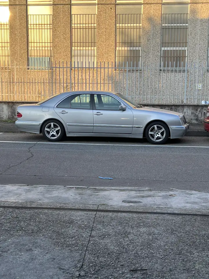 Mercedes-Benz E 200 Kompressor Avantgarde, foto 2