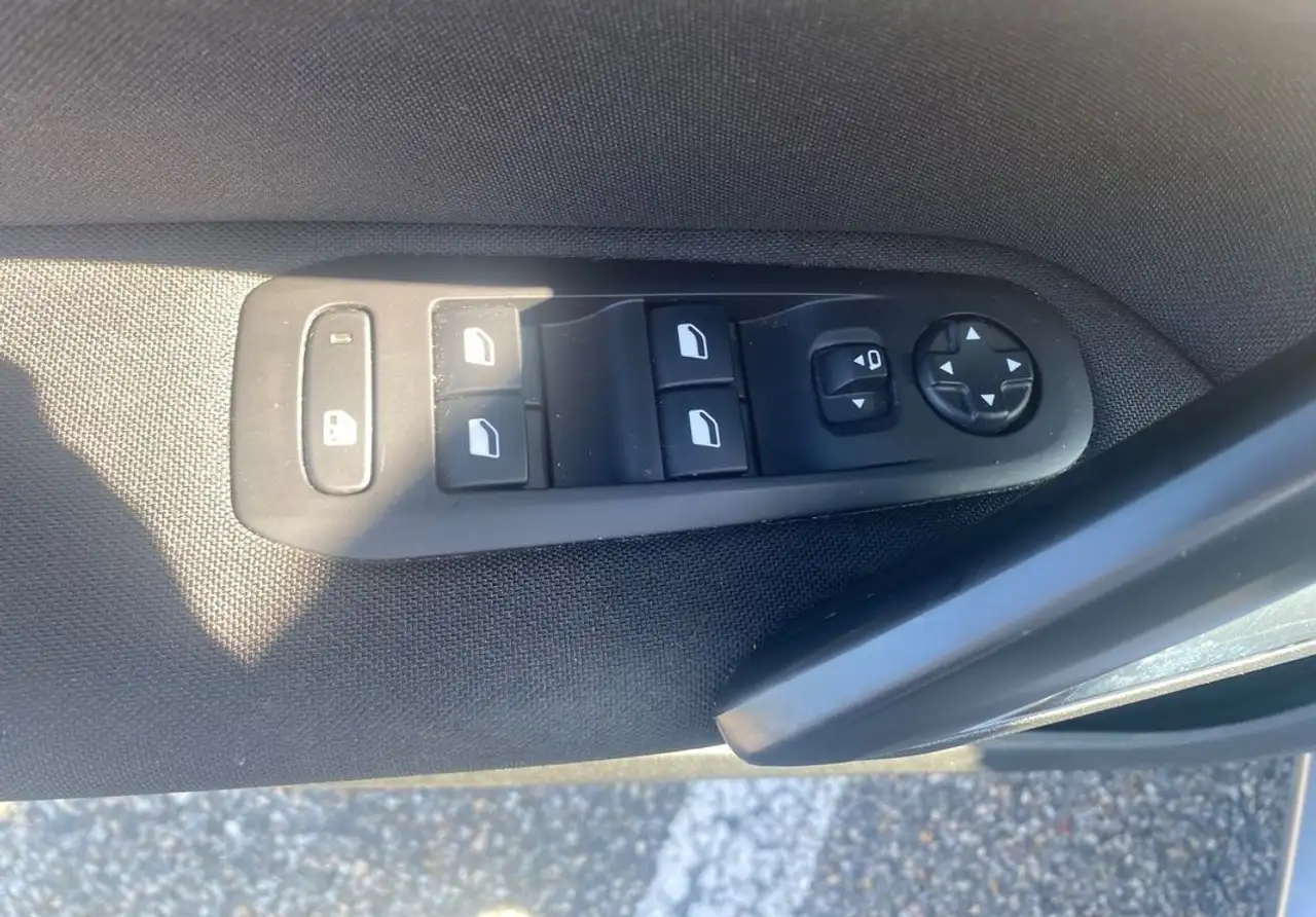 Peugeot 308 308 SW — photo 29