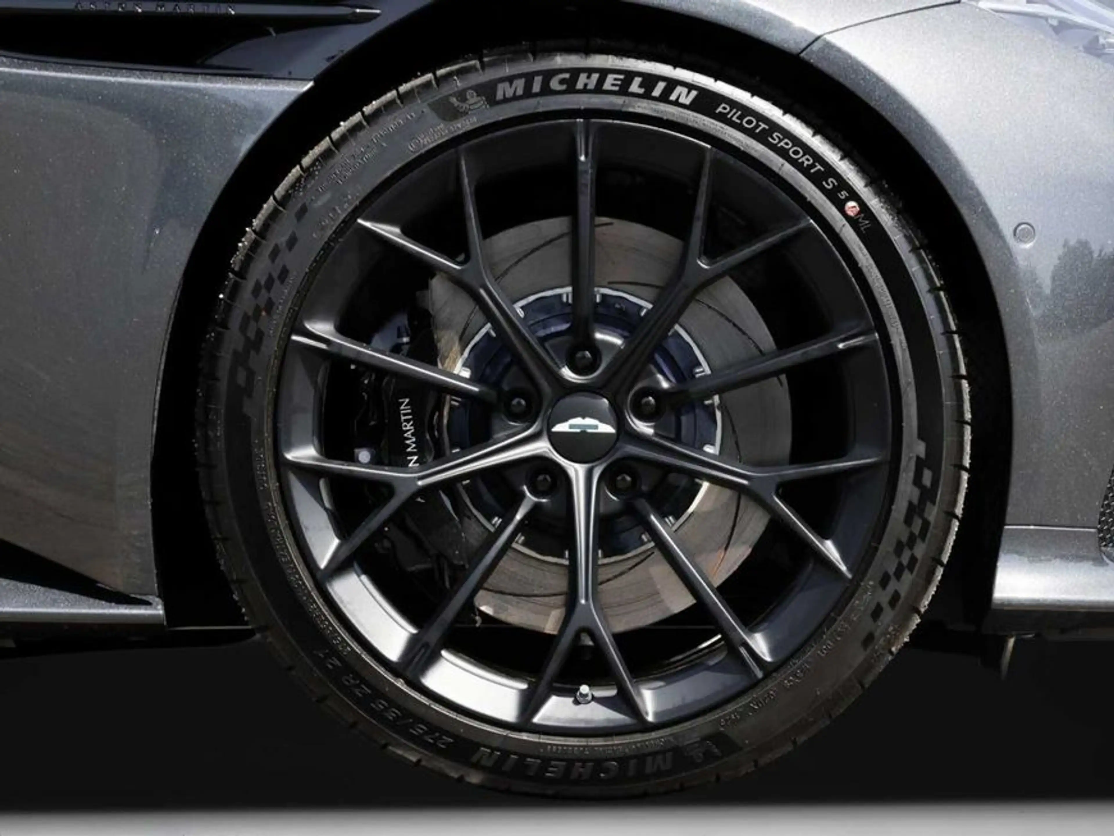 Aston Martin DB12 Coupe — photo 9