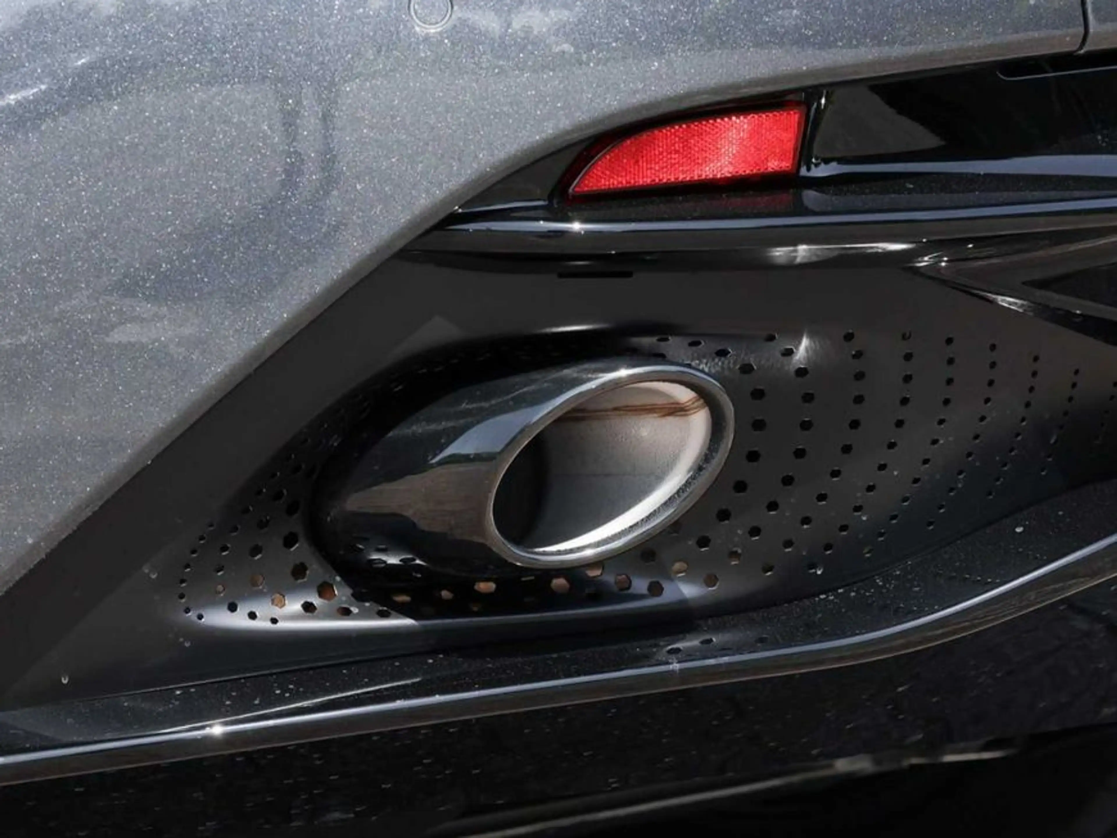 Aston Martin DB12 Coupe — photo 12
