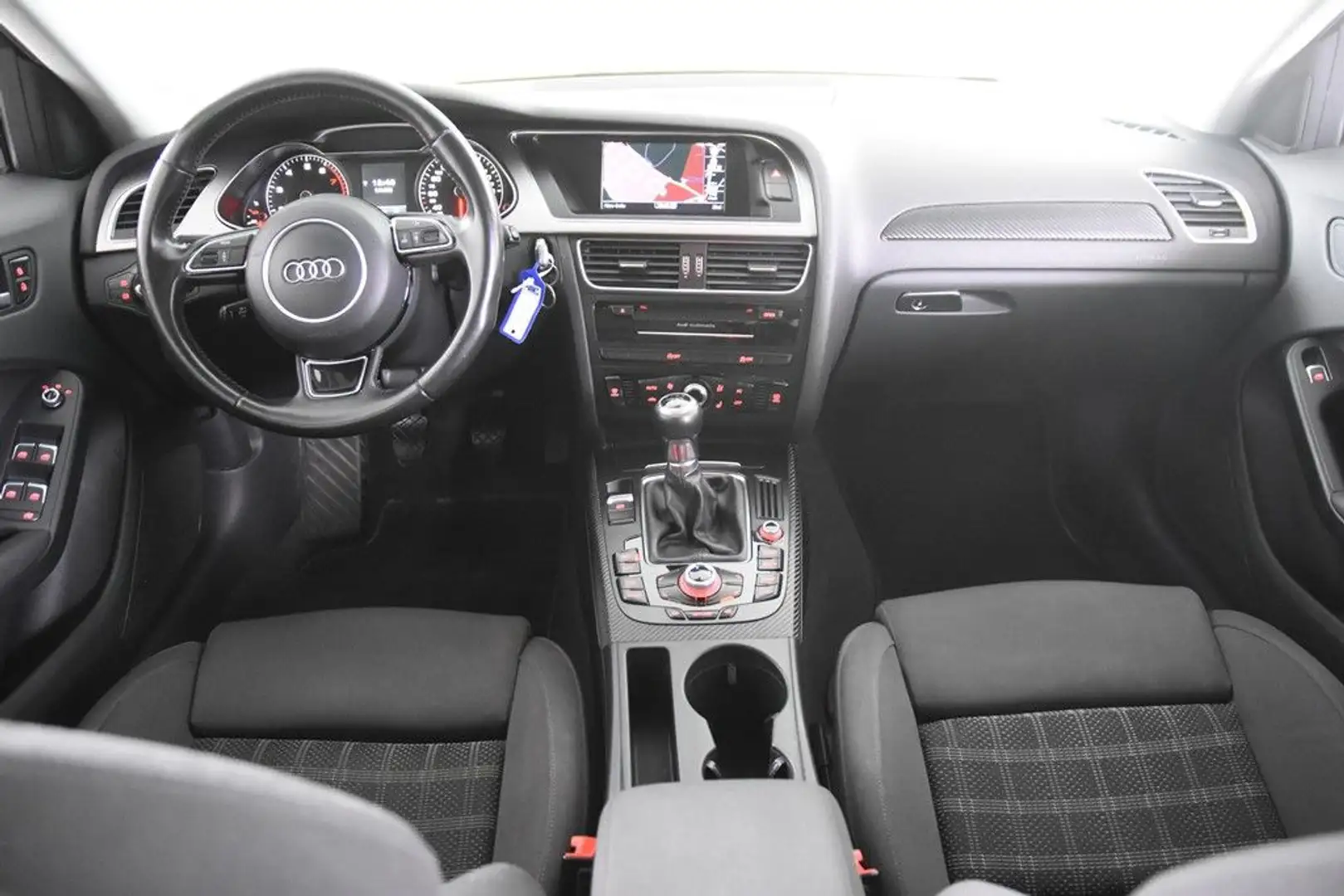 Audi A4 Avant 1.8 TFSI *Navi*SHZ*Park assist* Vert - 2