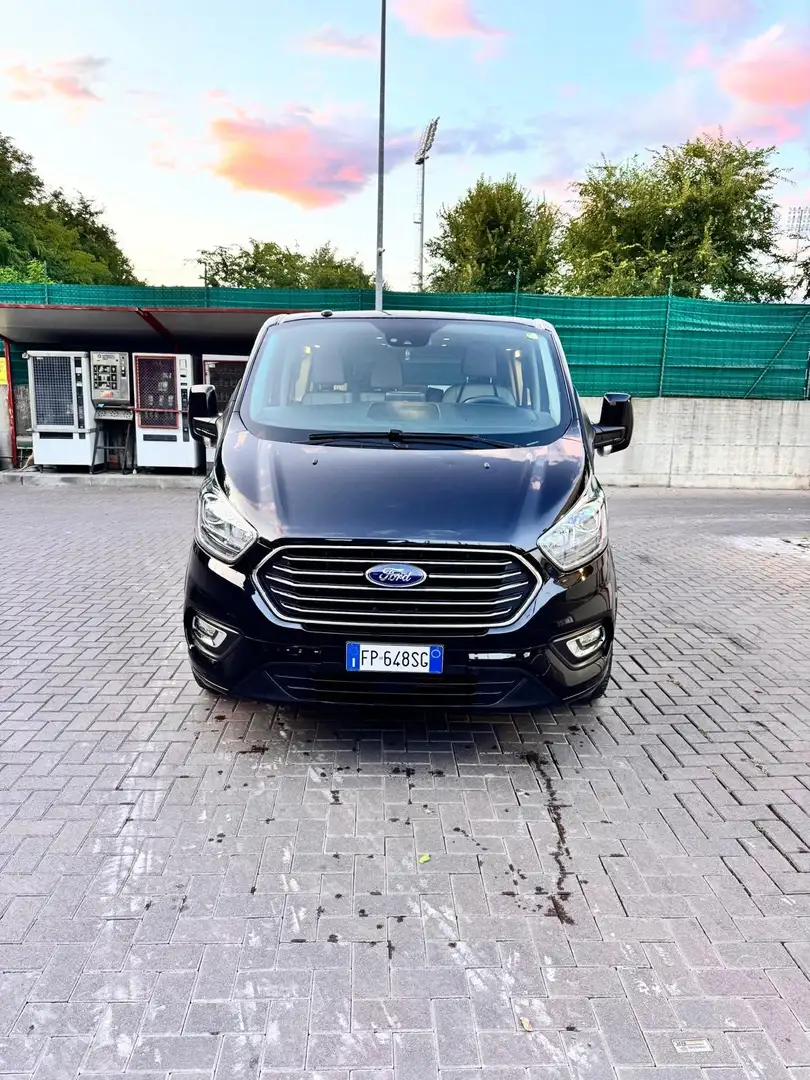 Ford Tourneo Custom - 1