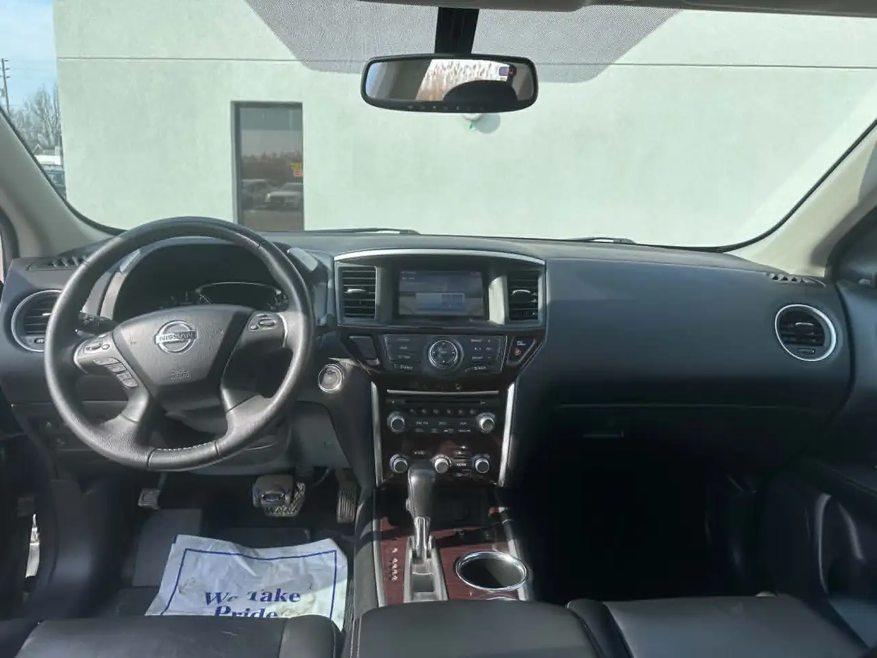 Nissan Pathfinder снимка Nissan Pathfinder
