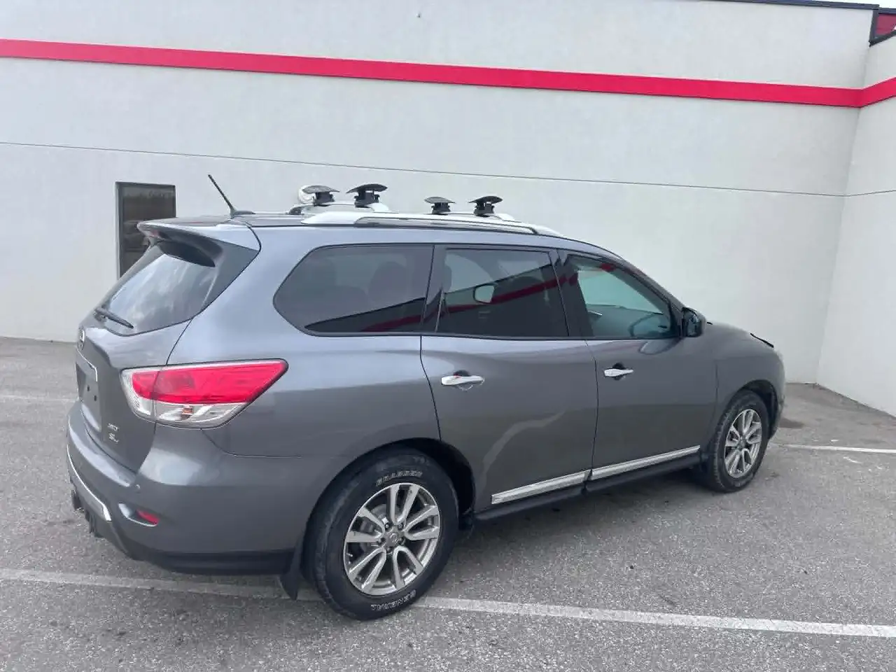 Nissan Pathfinder снимка Nissan Pathfinder