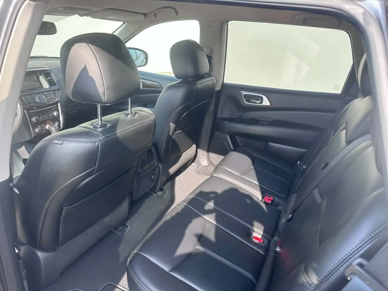 Nissan Pathfinder снимка Nissan Pathfinder