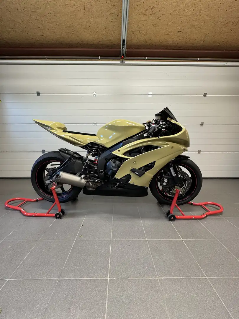 Yamaha YZF-R6 - 1