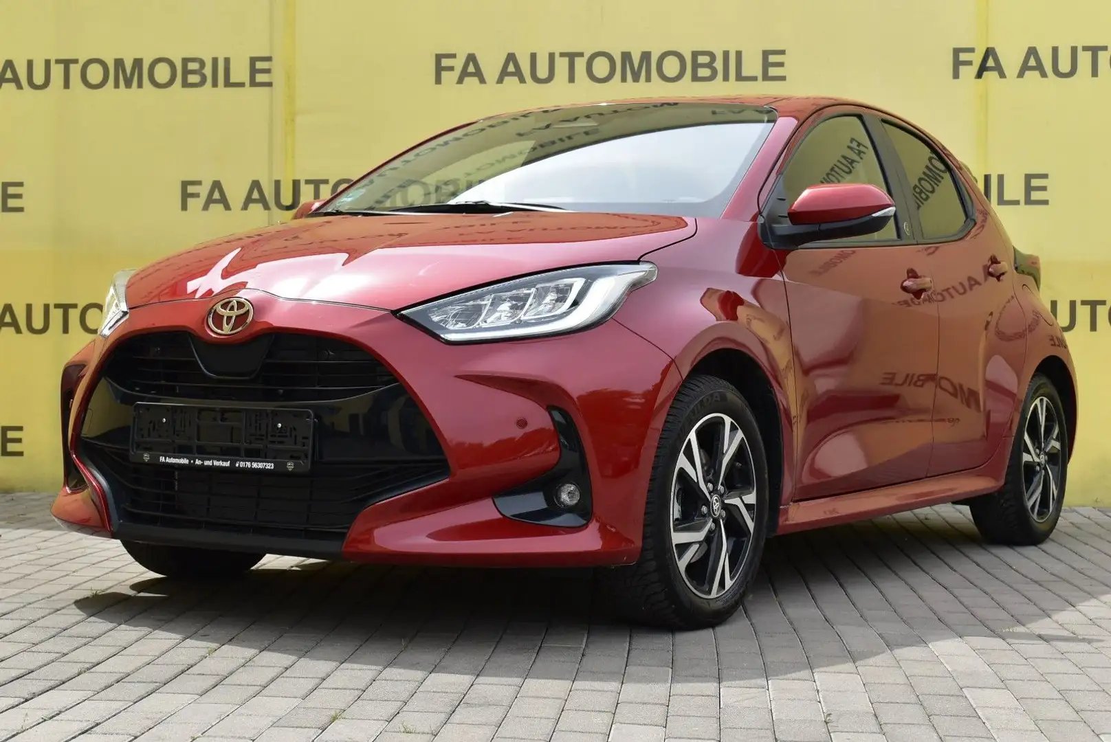 Toyota Yaris Hybrid Team /KLIMA/DIGITAL TACHO/PDC/ACC/ crvena - 1