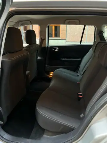 Renault Megane view 12