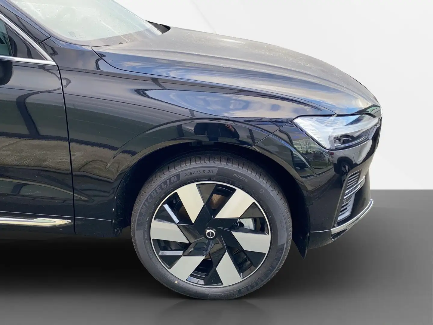 Volvo XC60 T6 Recharge Plus Bright +ACC +PremiumSound Schwarz - 2