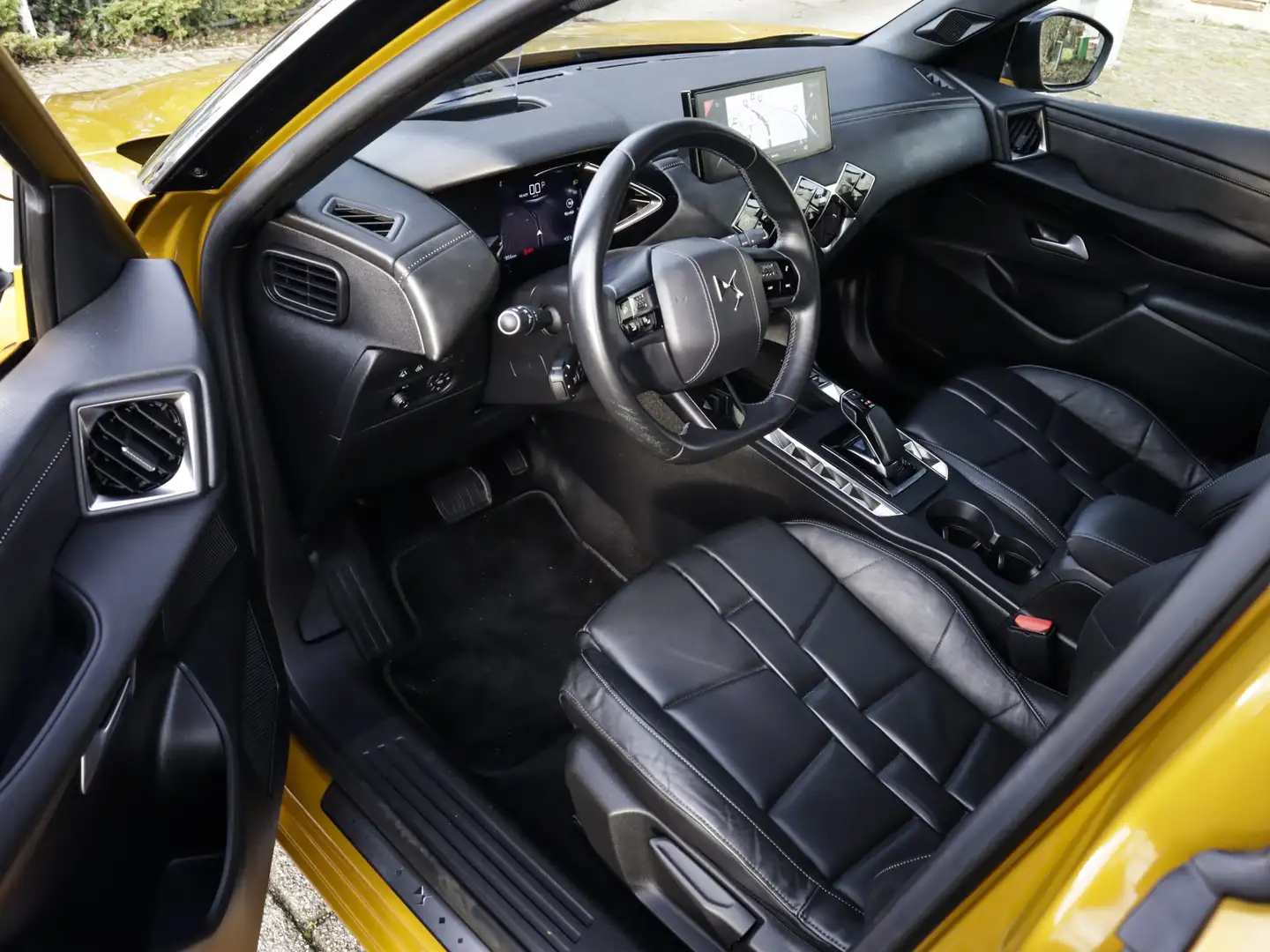 DS Automobiles DS 3 Crossback E-Tense Executive 50 kWh 1e-Eig. & Keurig-Onderh. Jaune - 2
