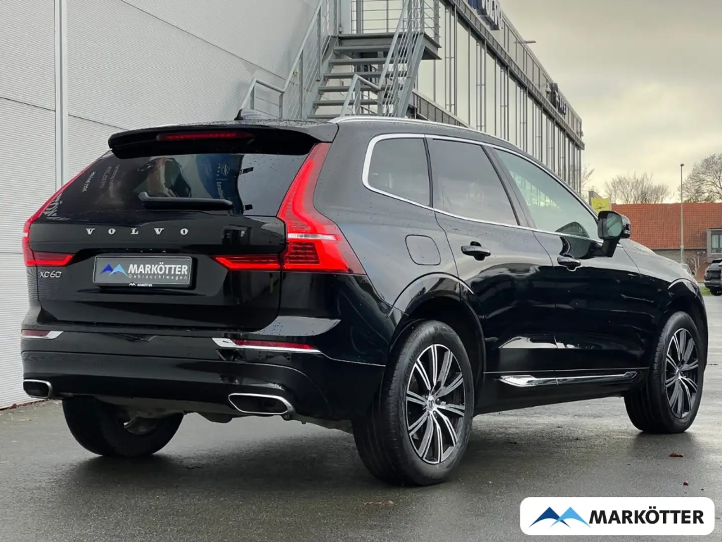Volvo XC60 B4 Inscription  AHK/CAM/H&K/PANO/MEMORY Schwarz - 2