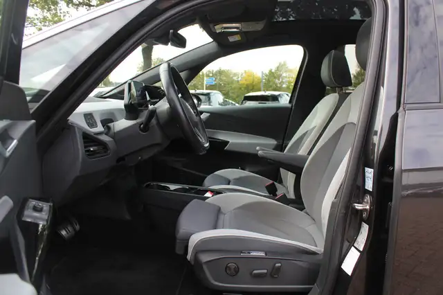 Volkswagen Id.3 view 8