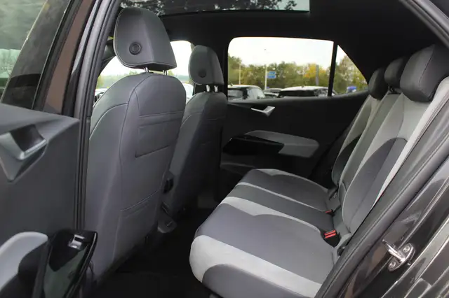 Volkswagen Id.3 view 9