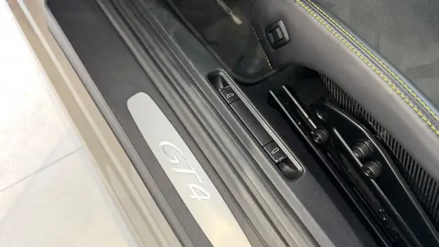 Porsche Cayman 718  GT4 Ansicht 33