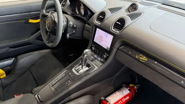 Porsche Cayman 718  GT4 Ansicht 45