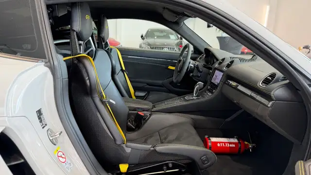Porsche Cayman 718  GT4 Ansicht 40