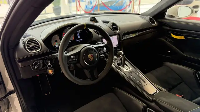 Porsche Cayman 718  GT4 Ansicht 23