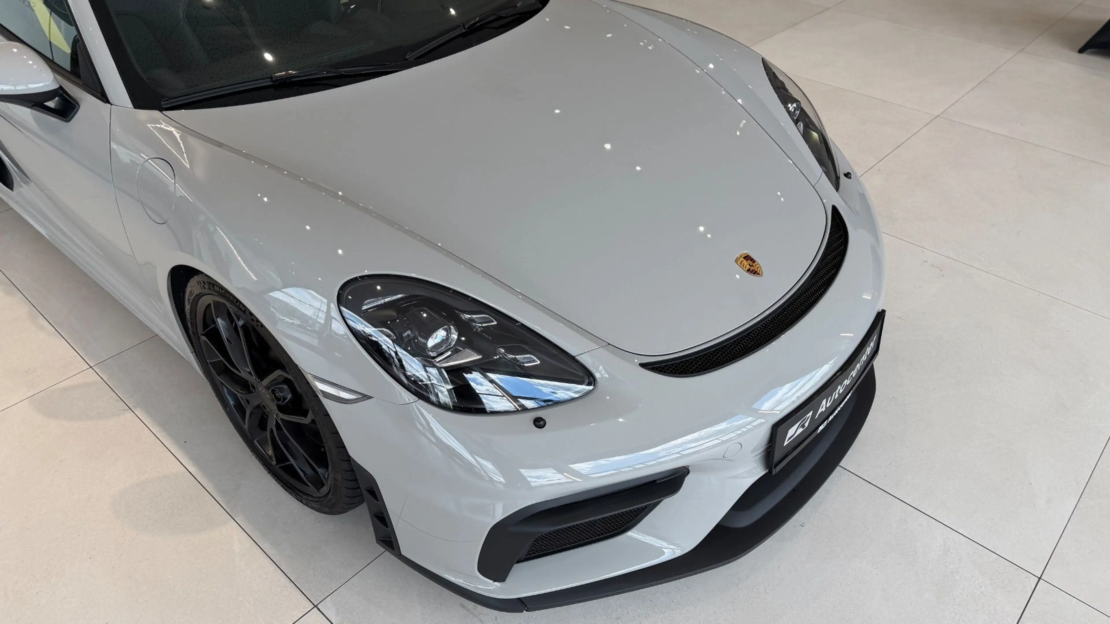Porsche Cayman 718  GT4 — photo 9
