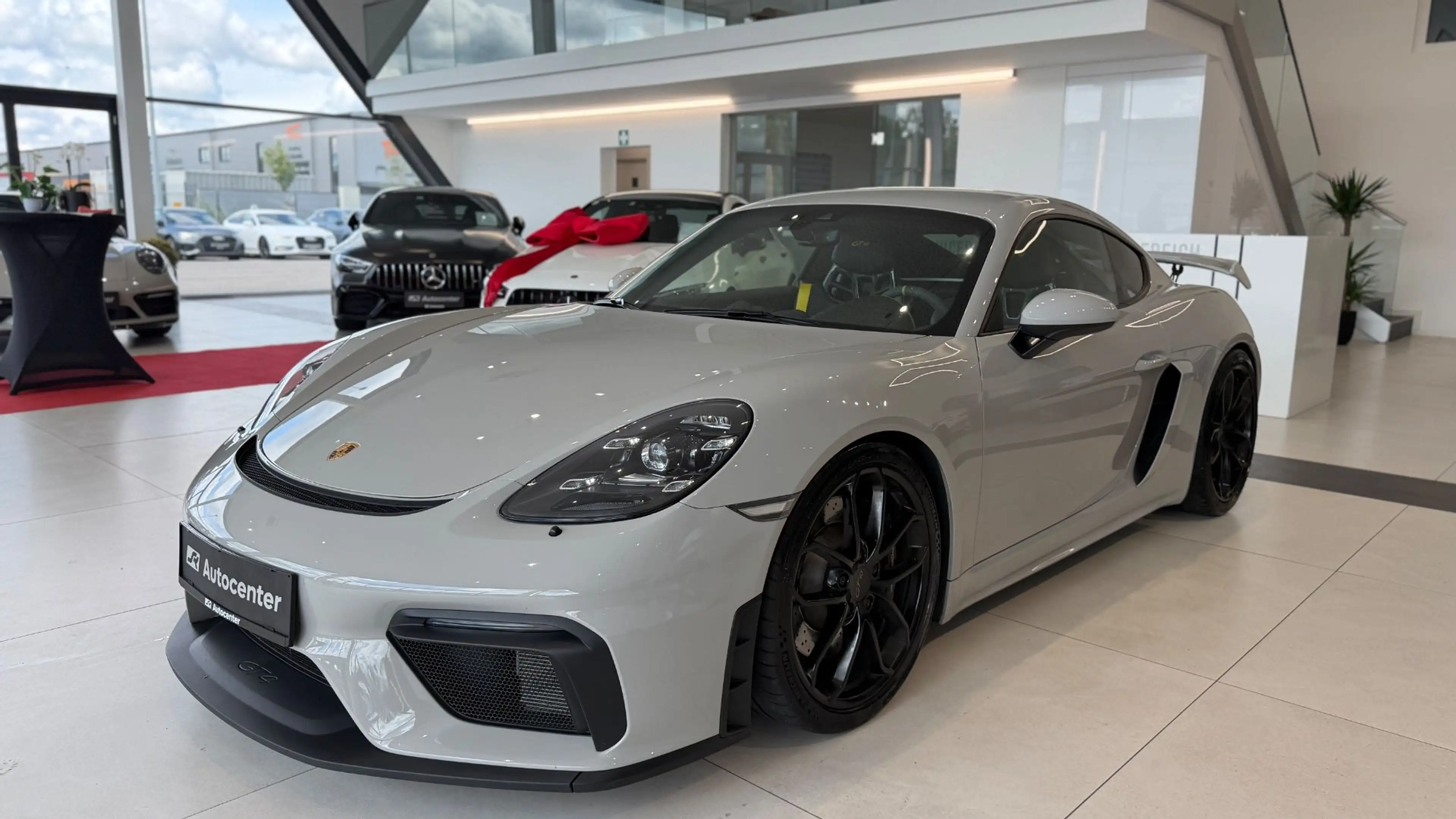 Porsche Cayman 718  GT4 — photo 3