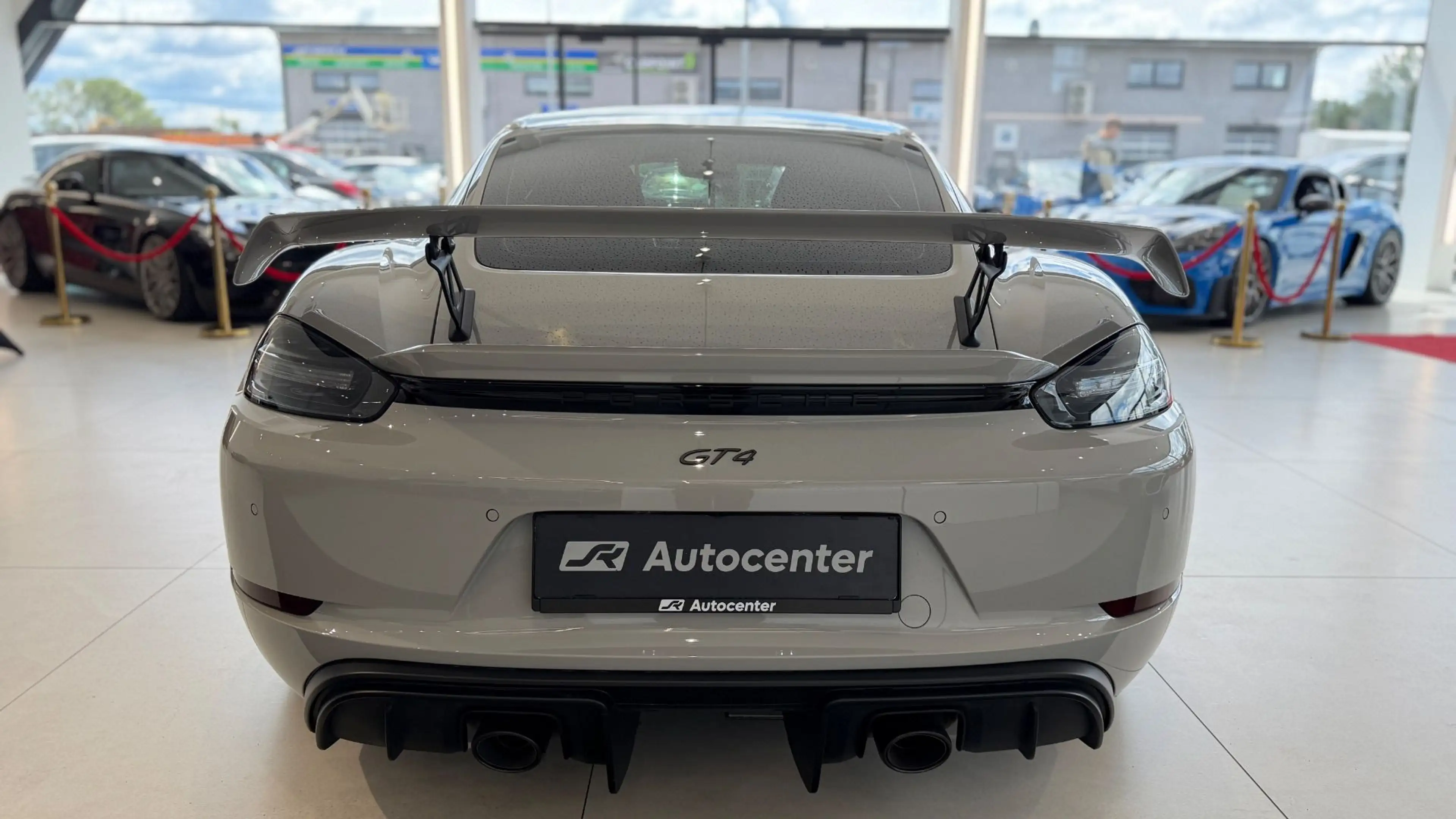 Porsche Cayman 718  GT4 — photo 15