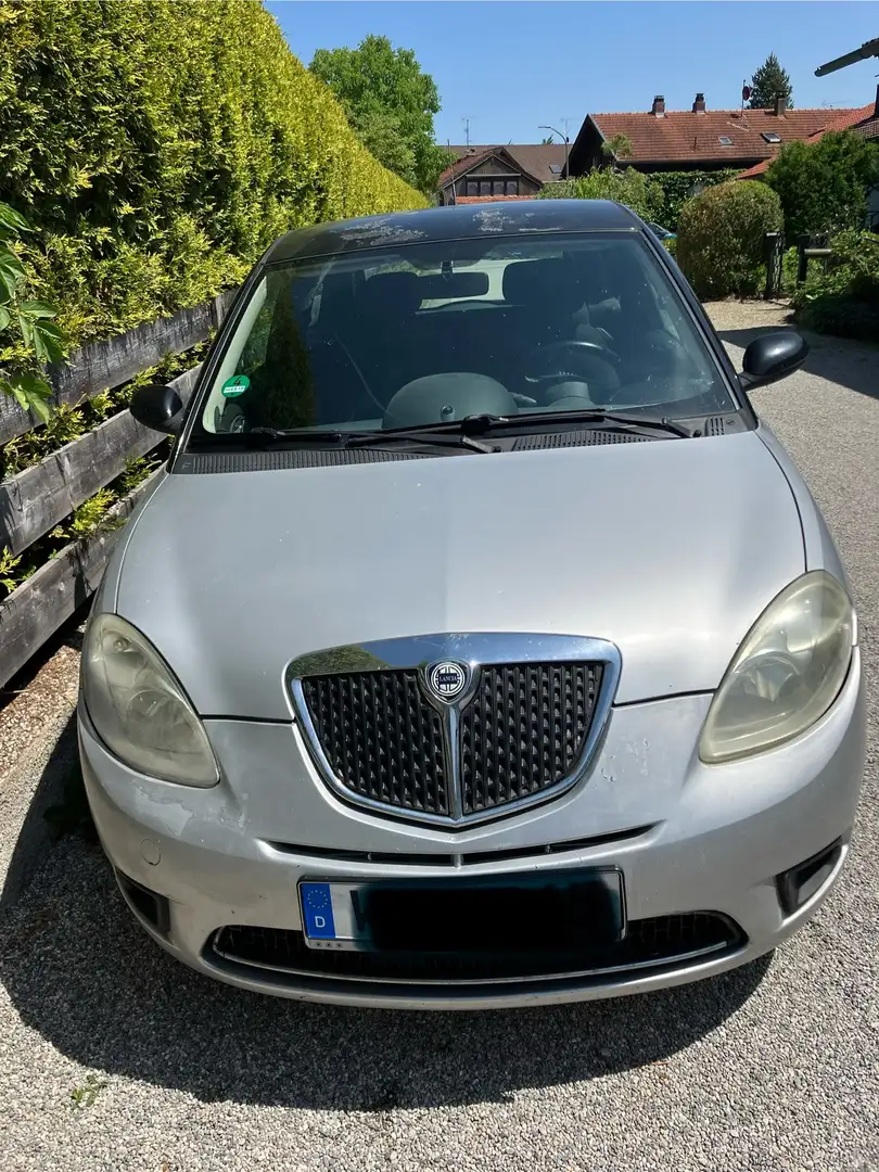 Lancia Ypsilon Y 1.4 16v Oro Silber - 1