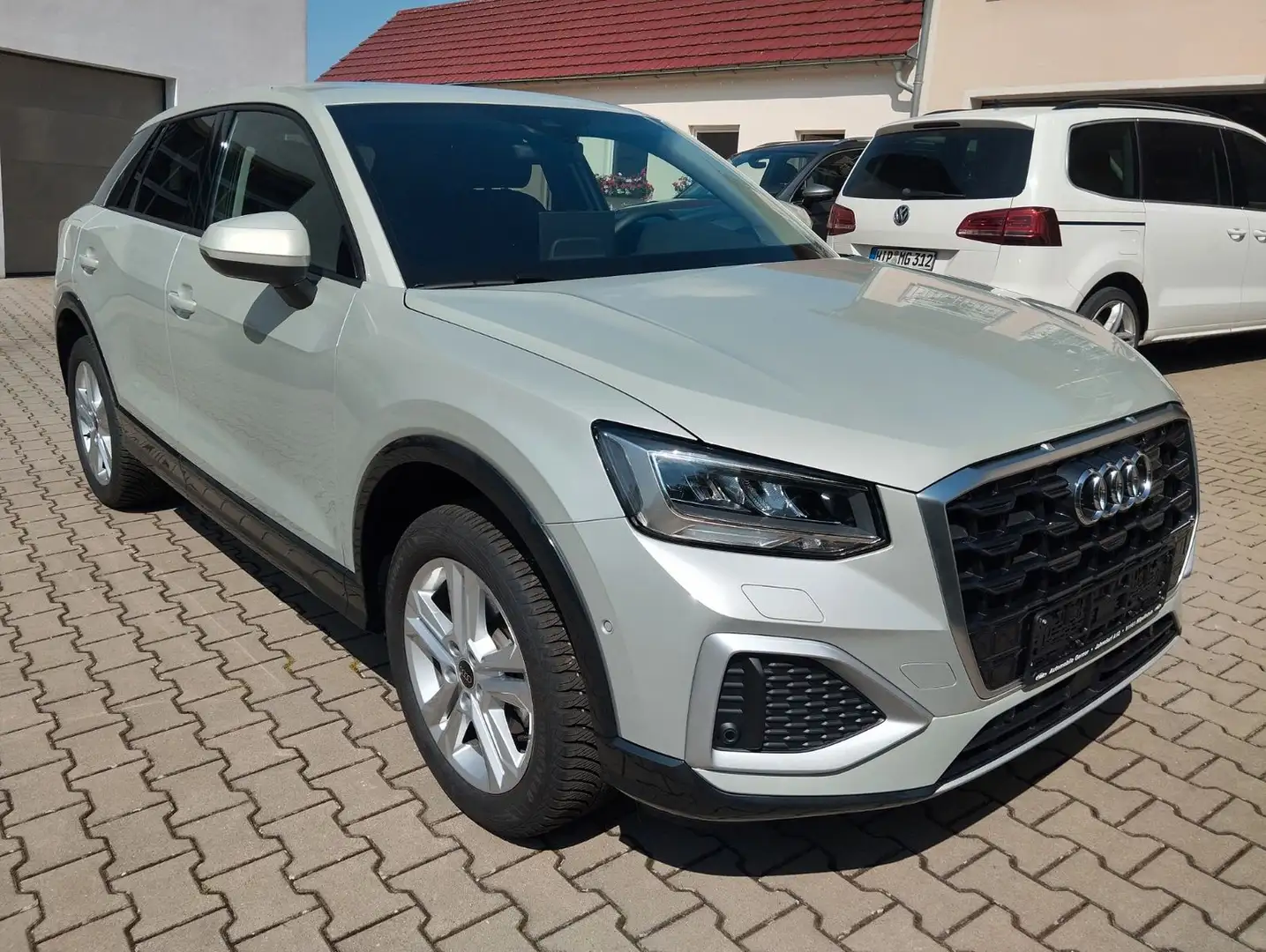 Audi Q2 35 TFSI advanced S-Tronic, Navi, AHK, PDC Silber - 2