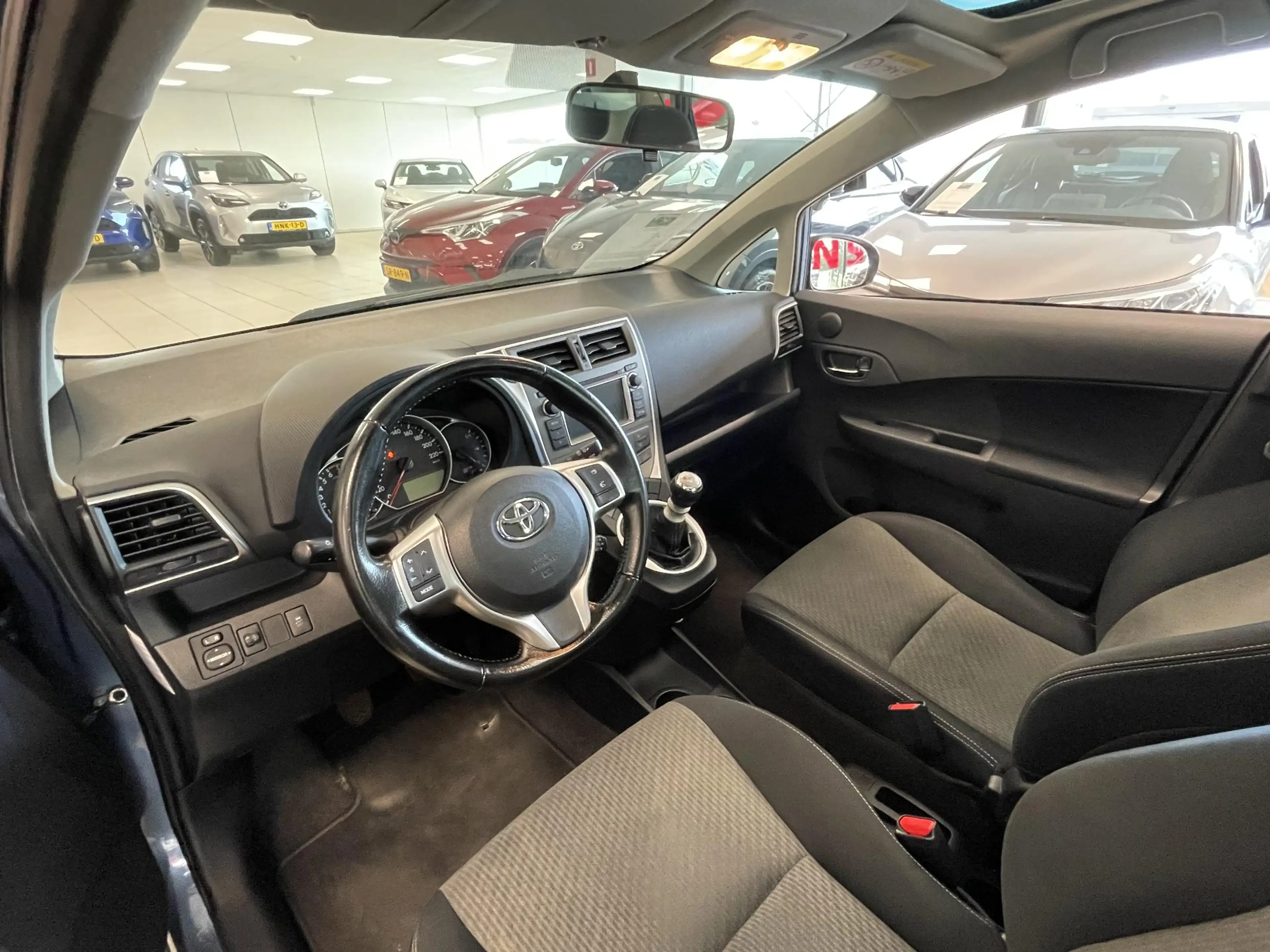 Toyota Verso-S 1.3 VVT-i Aspiration — photo 4