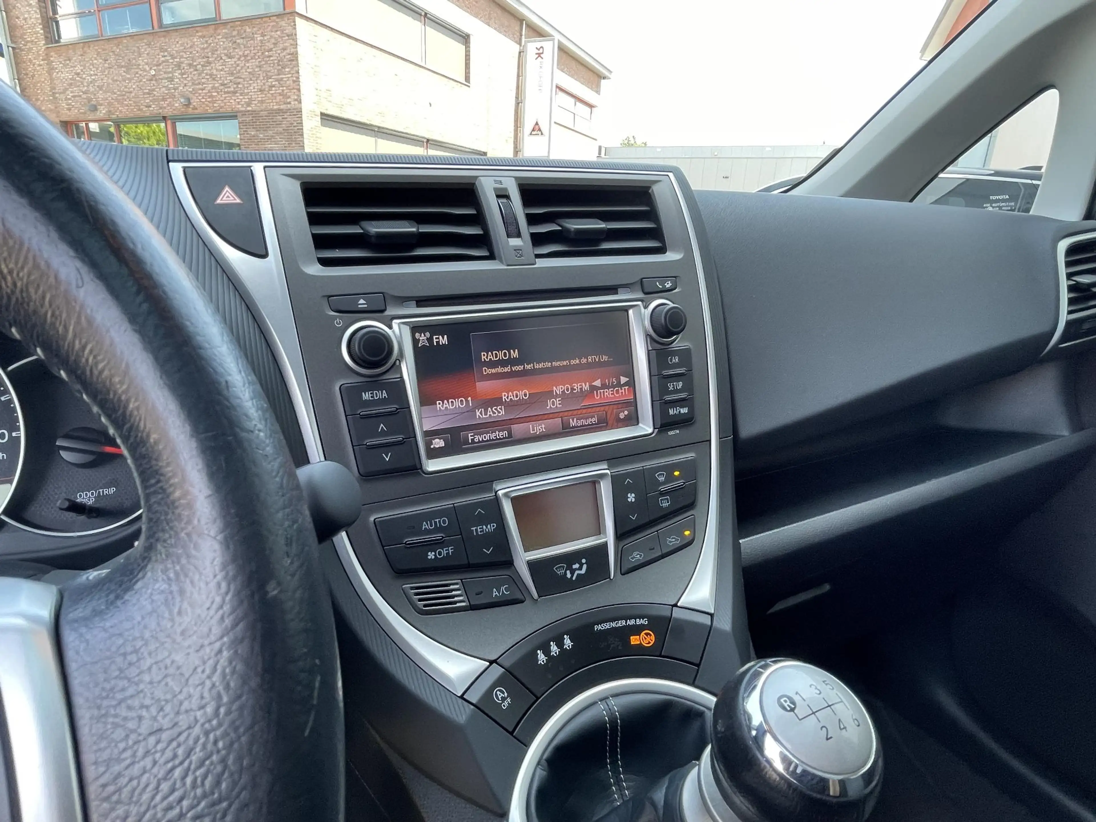 Toyota Verso-S 1.3 VVT-i Aspiration — photo 15