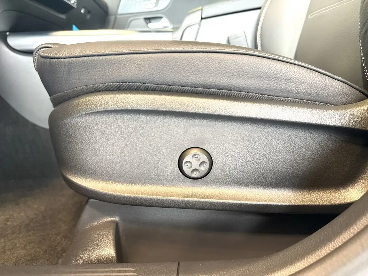 Mercedes-Benz GLA photo Mercedes-Benz GLA