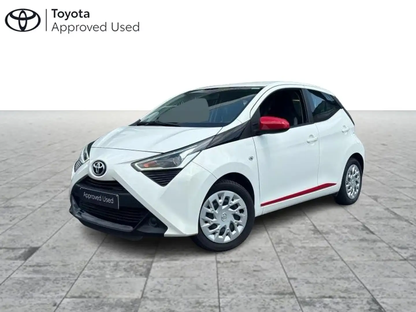 Toyota Aygo x-play Blanc - 1