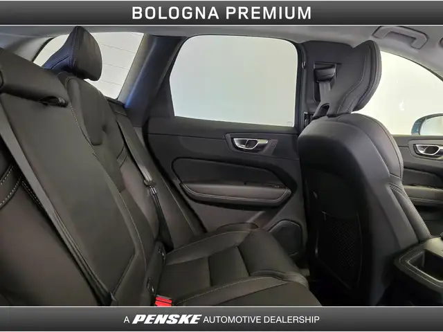 Volvo XC60 view 5