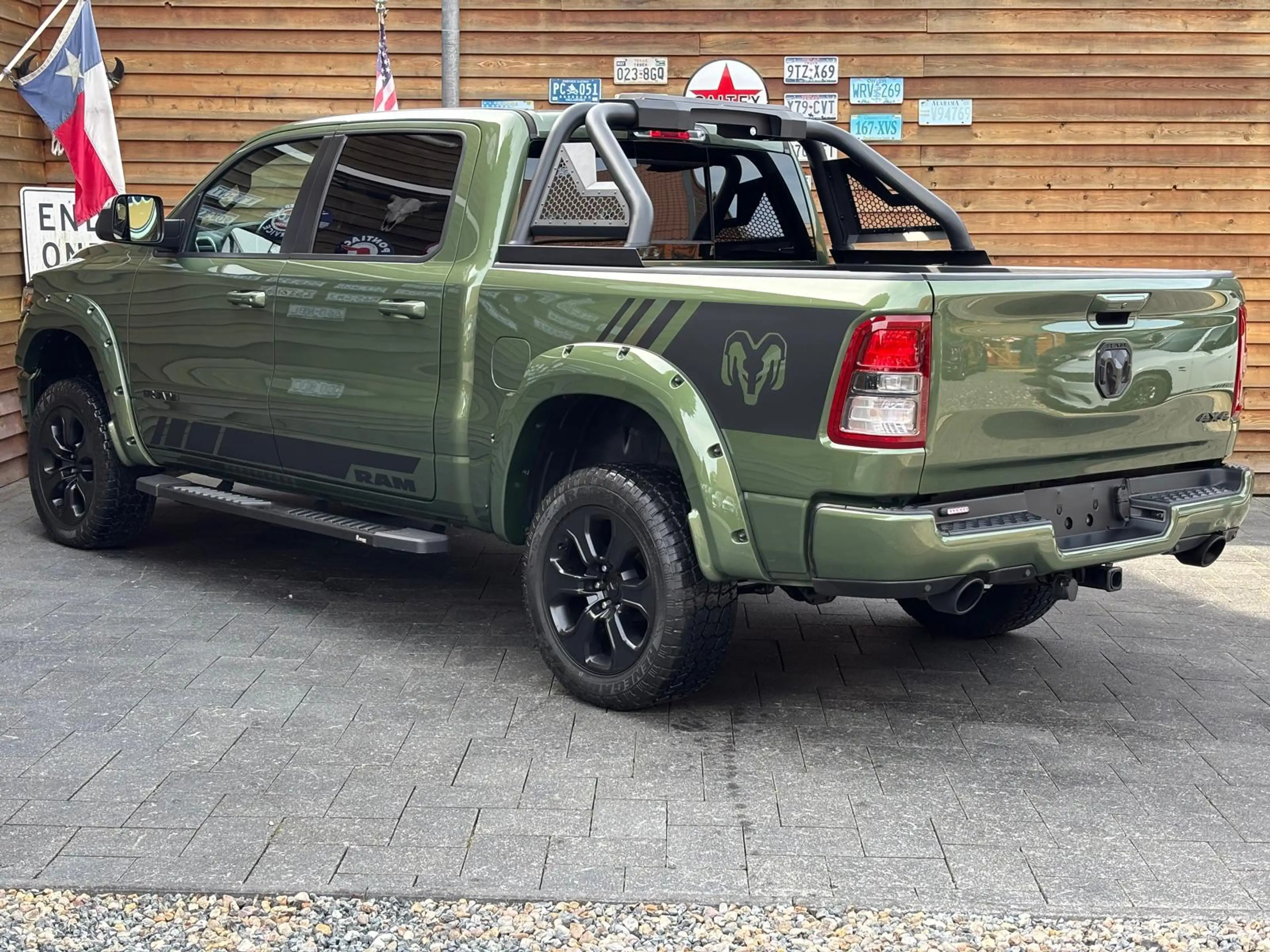 Dodge RAM 1500 5,7L BigHorn Crew Cab LED AHK 4x4 — photo 11