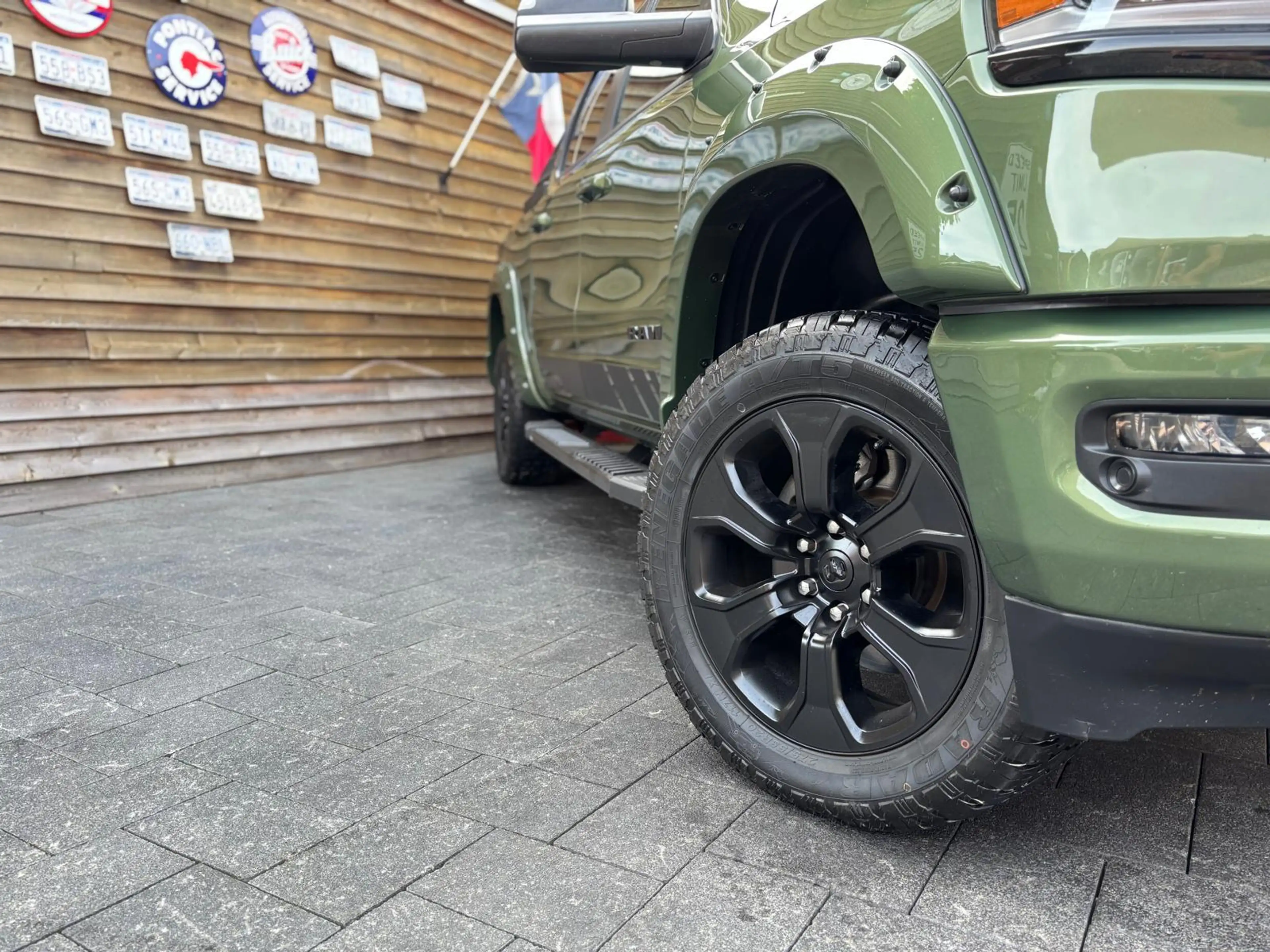 Dodge RAM 1500 5,7L BigHorn Crew Cab LED AHK 4x4 — photo 3