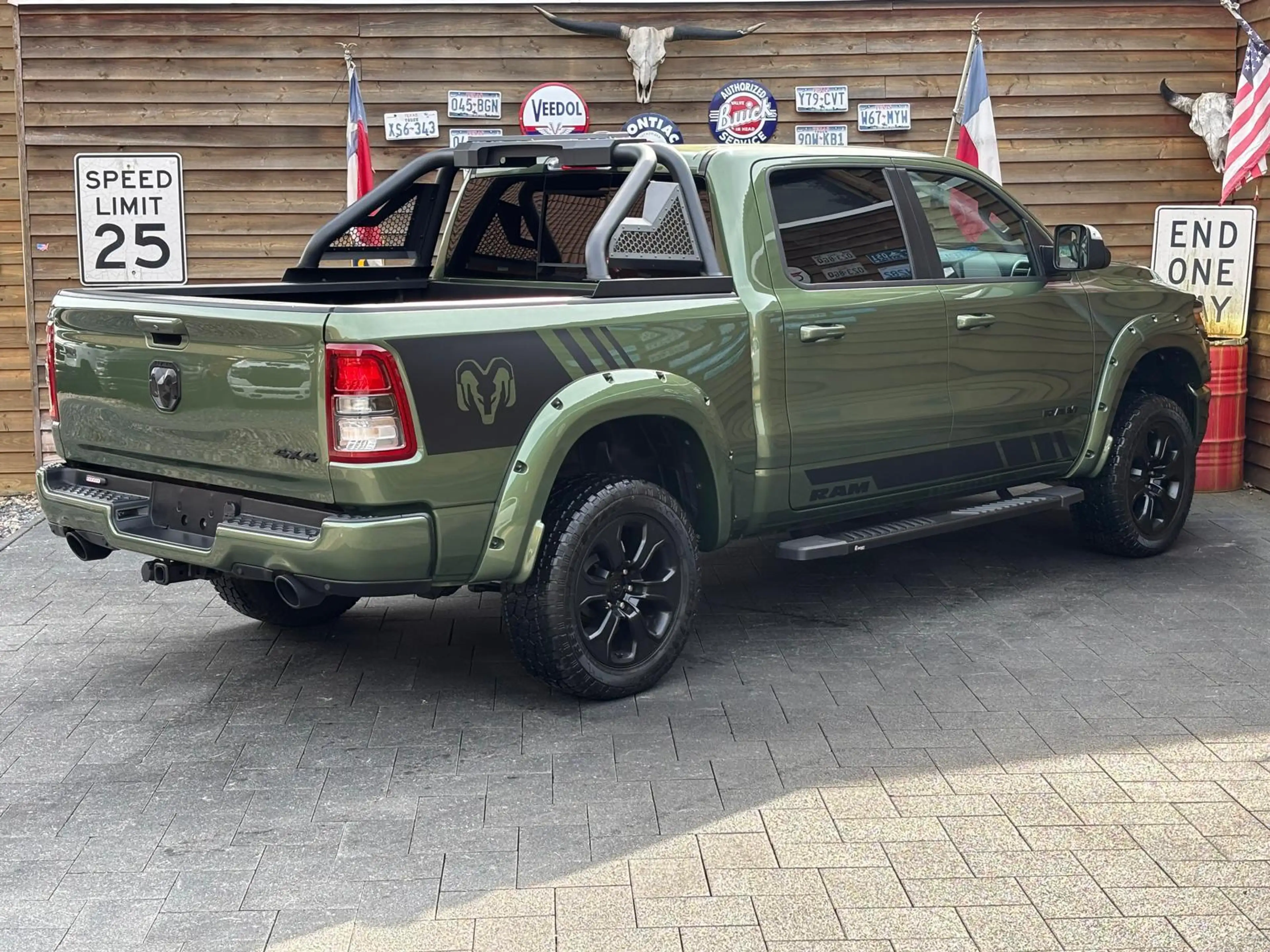 Dodge RAM 1500 5,7L BigHorn Crew Cab LED AHK 4x4 — photo 15