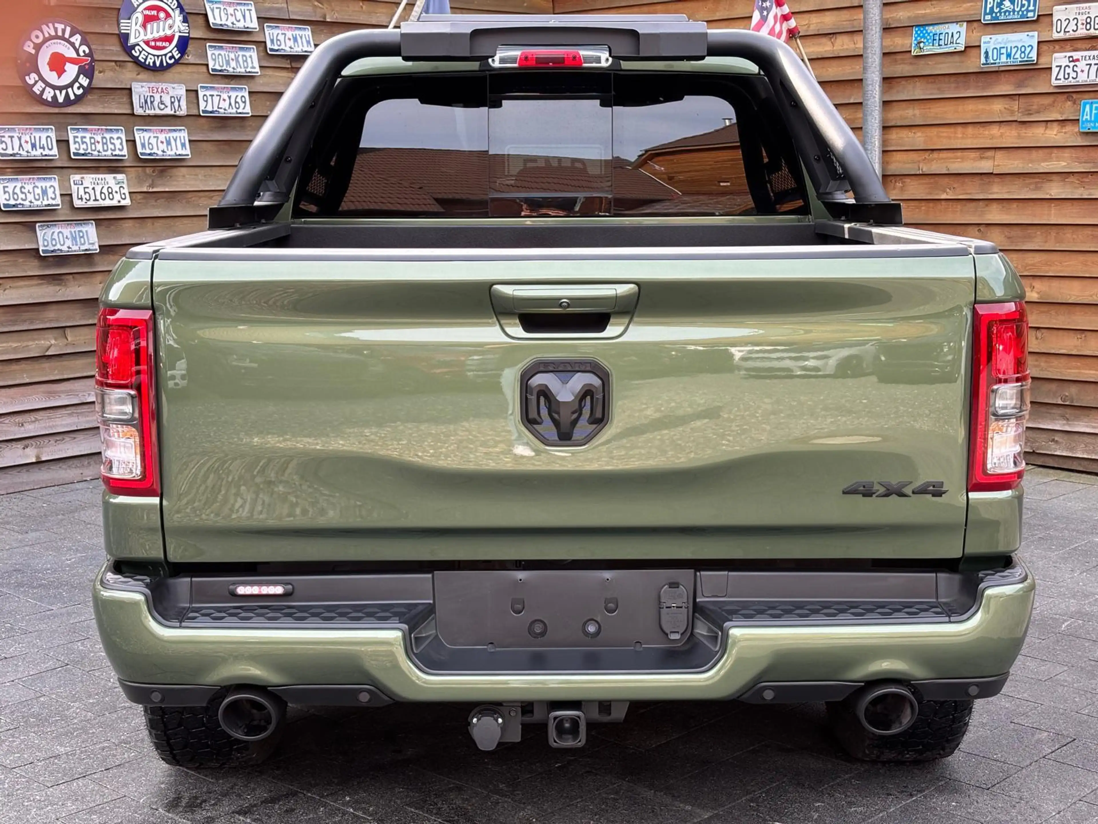 Dodge RAM 1500 5,7L BigHorn Crew Cab LED AHK 4x4 — photo 13