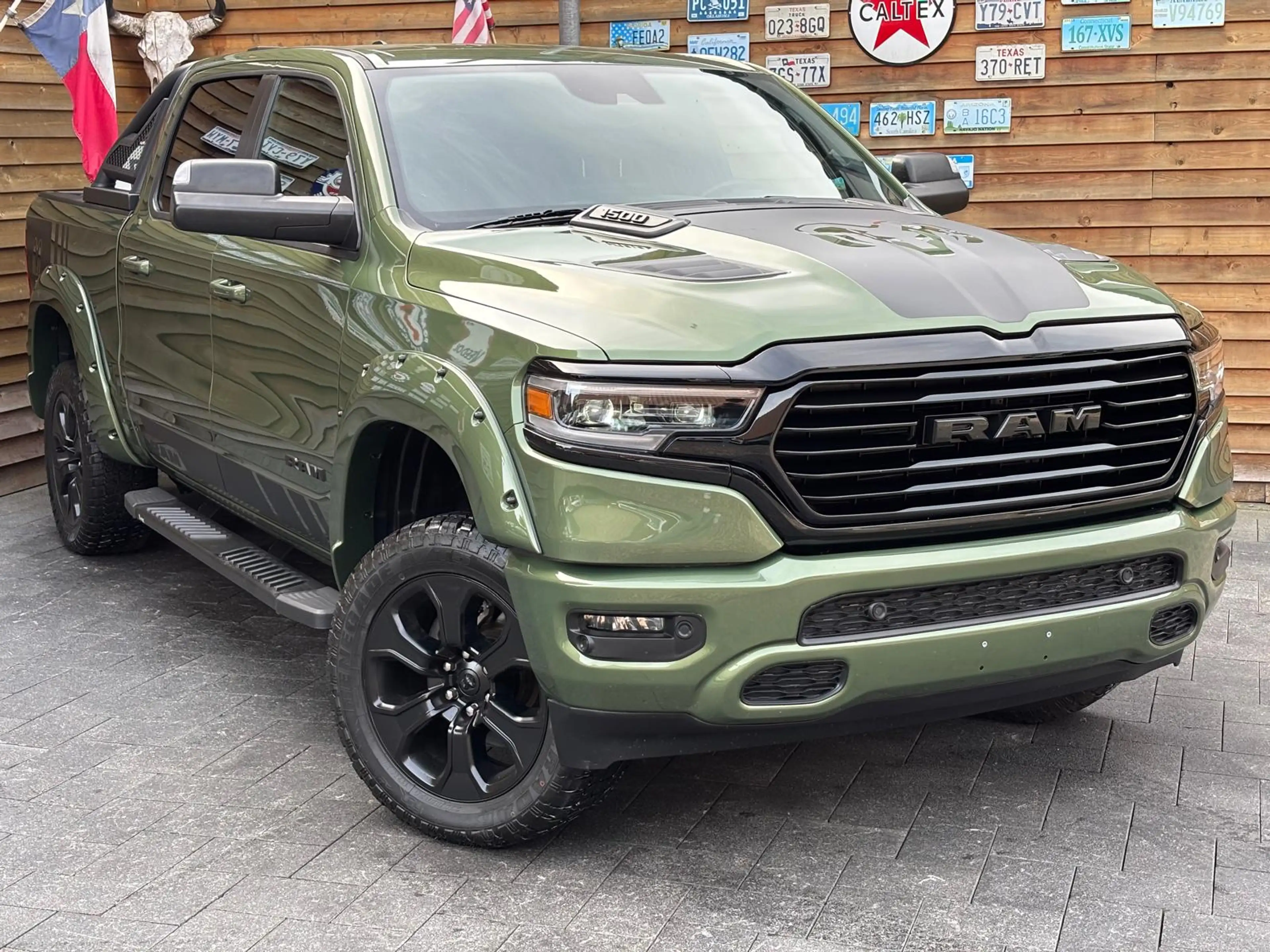 Dodge RAM 1500 5,7L BigHorn Crew Cab LED AHK 4x4 — photo 2