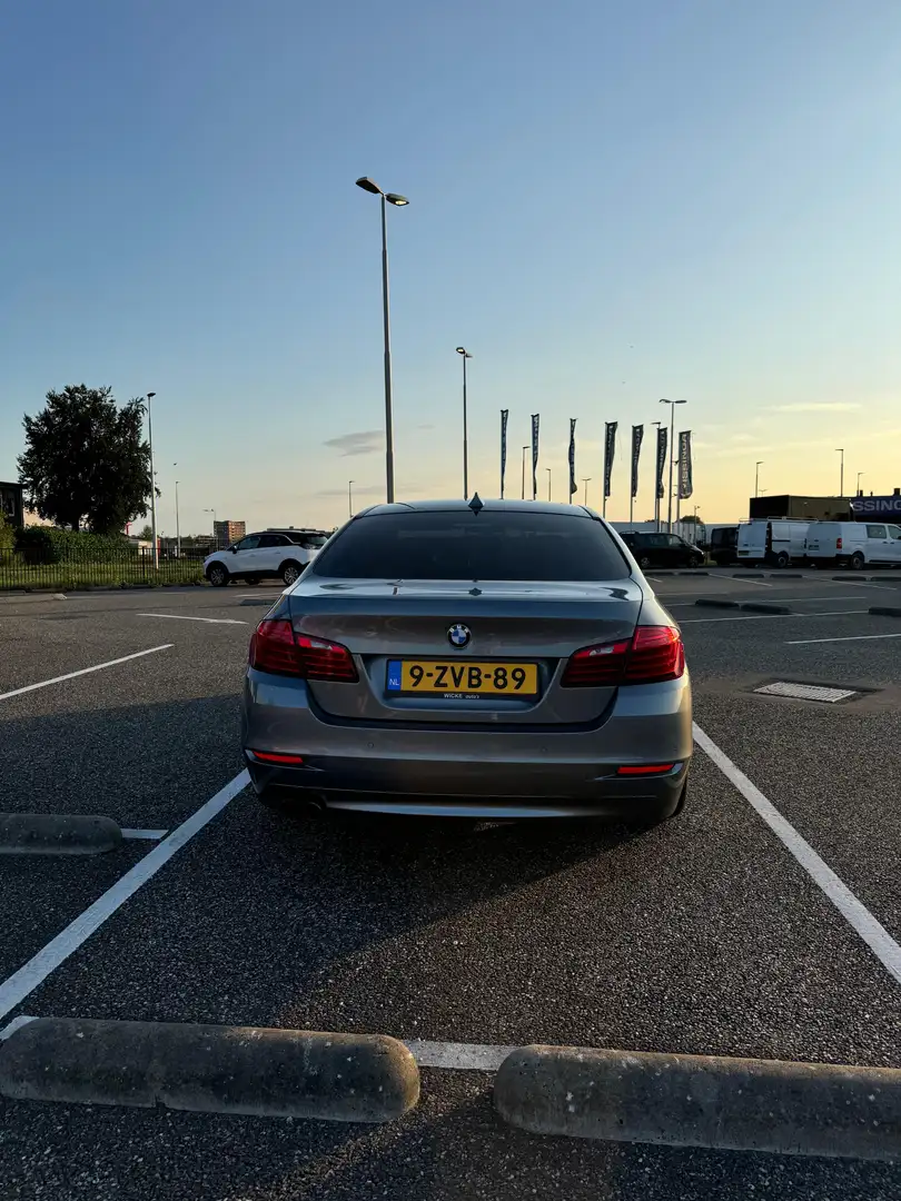 BMW 520 High Executive Dealer onderhoud met nieuwe Apk Grijs - 2