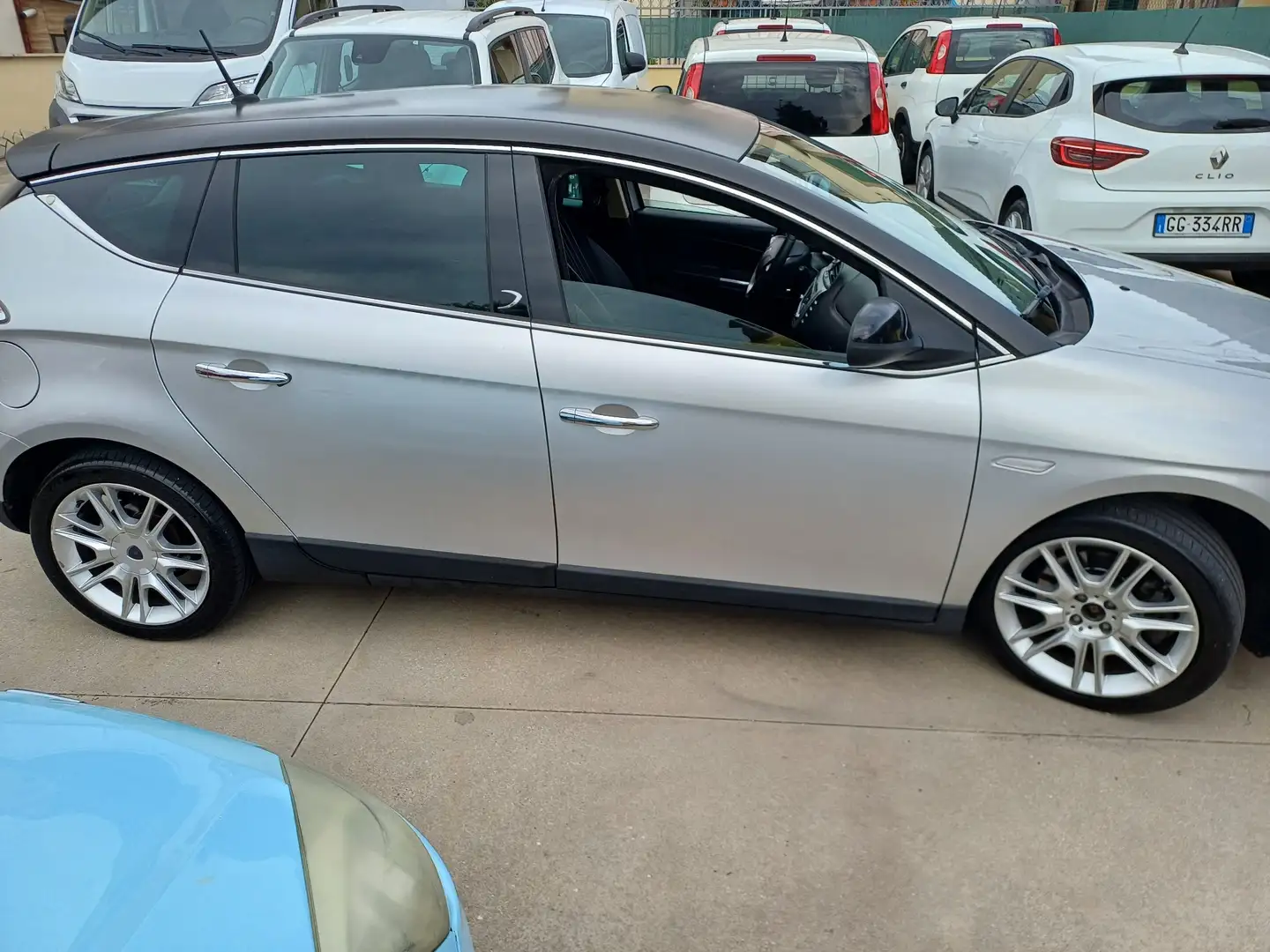 Lancia Delta Delta 2.0 mjt Platino 165cv dpf Grau - 1